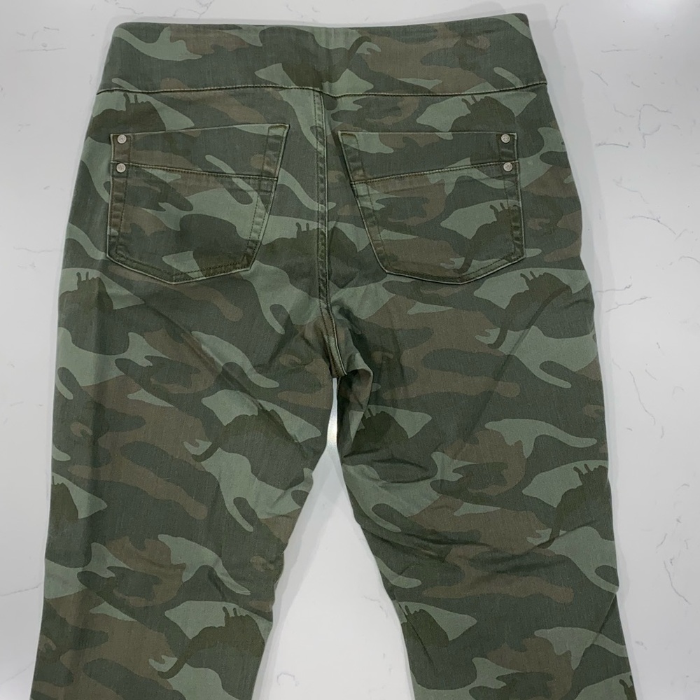 Camo Green Women's Jeans - Picture 11 of 14